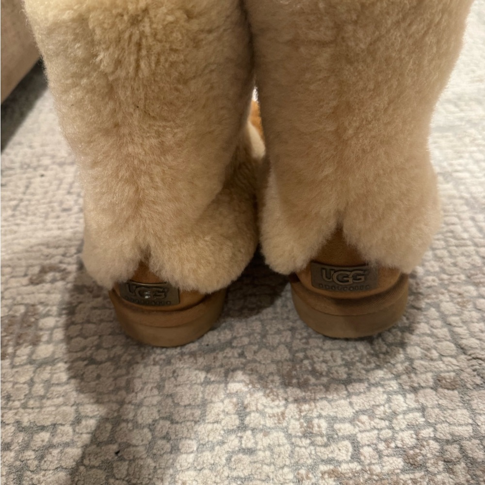 UGG chestnut fold over style